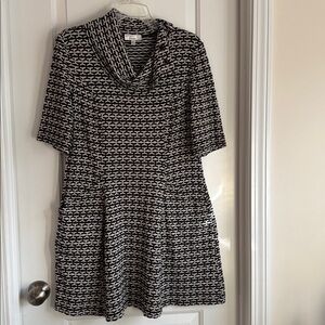 Stylish Black and White Geometric Women's Dress